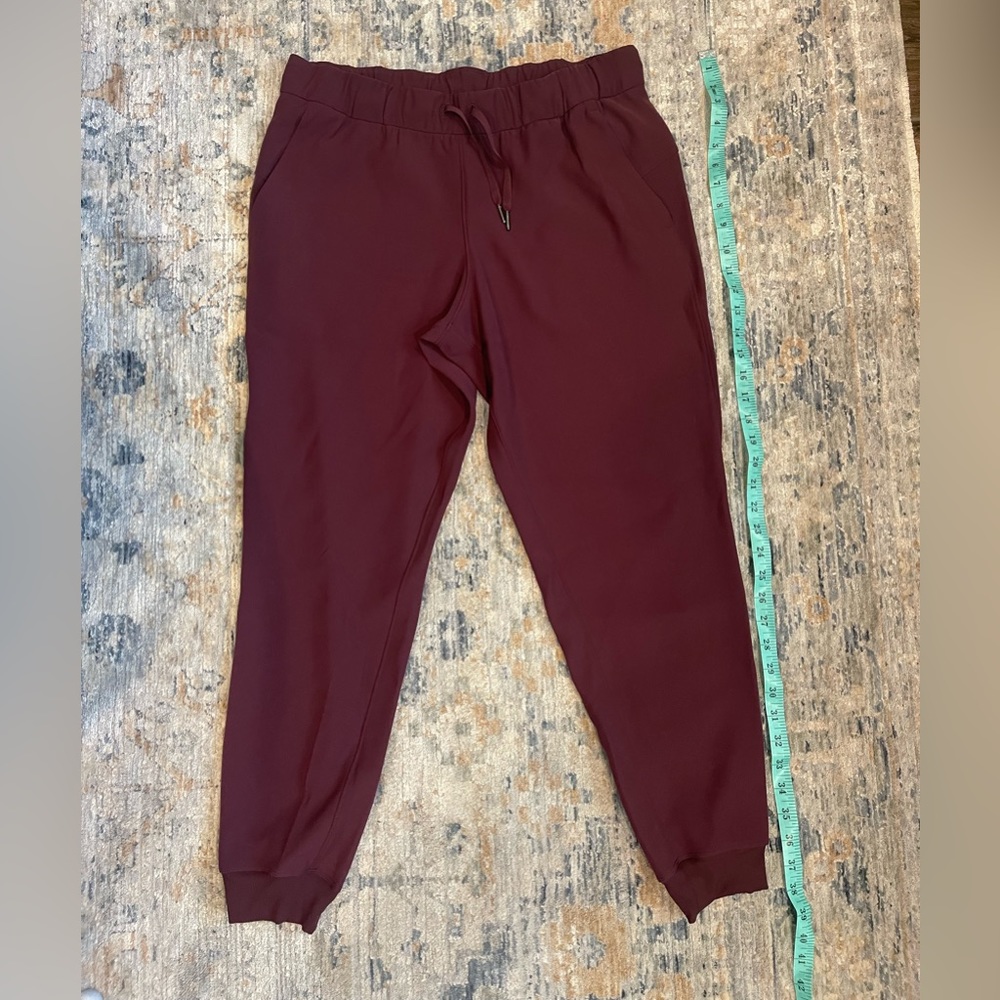 Lululemon On the Fly Jogger Size 10